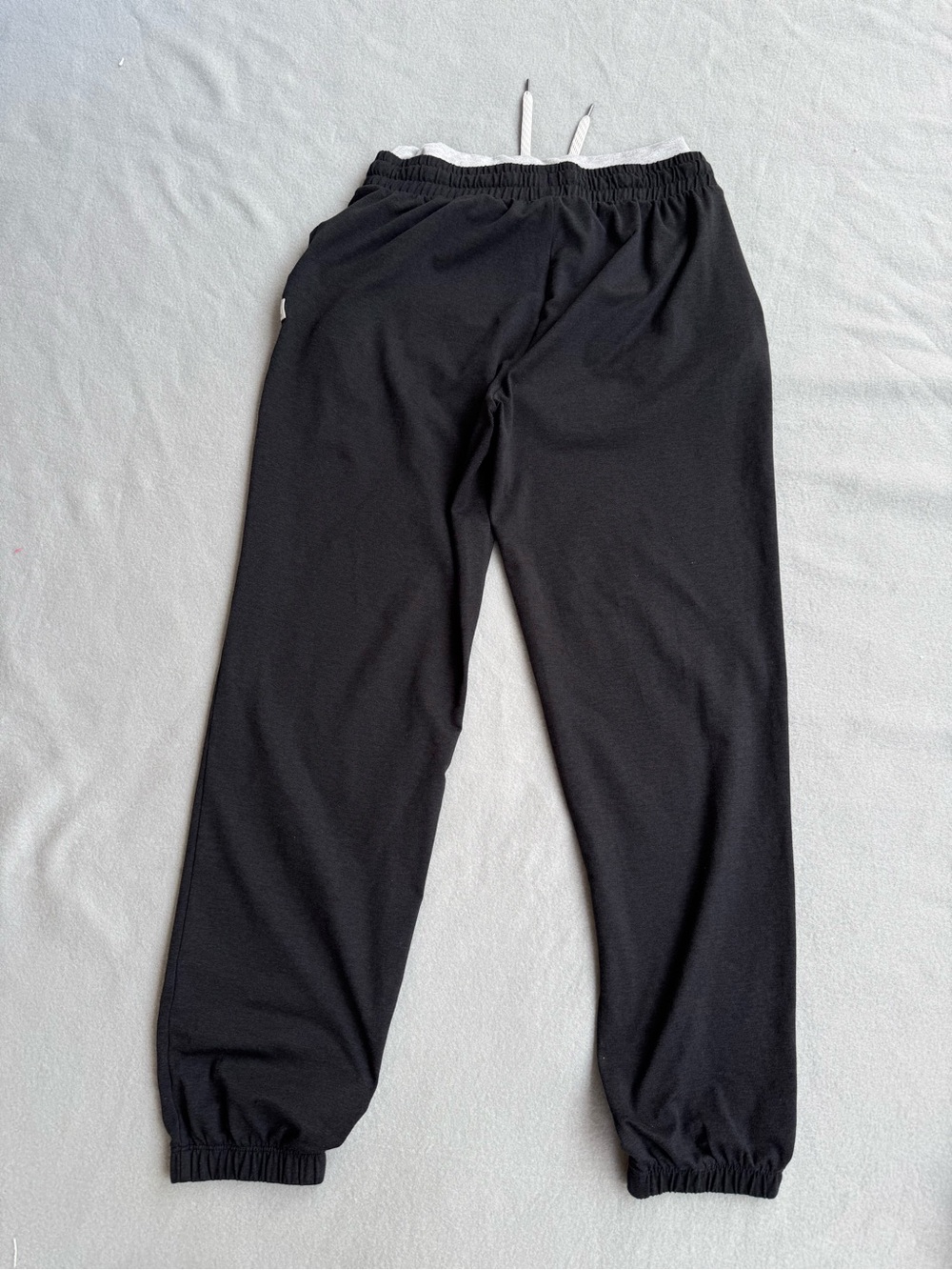 Vuori Halo Warm Up Jogger Pants Women’s Small Black Gray Sweatpants Performance - Picture 3 of 12